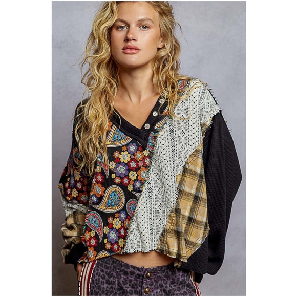 POL Paisley Plaid Print Button Detail V neck Long Sleeve Top - Picture 2 of 4